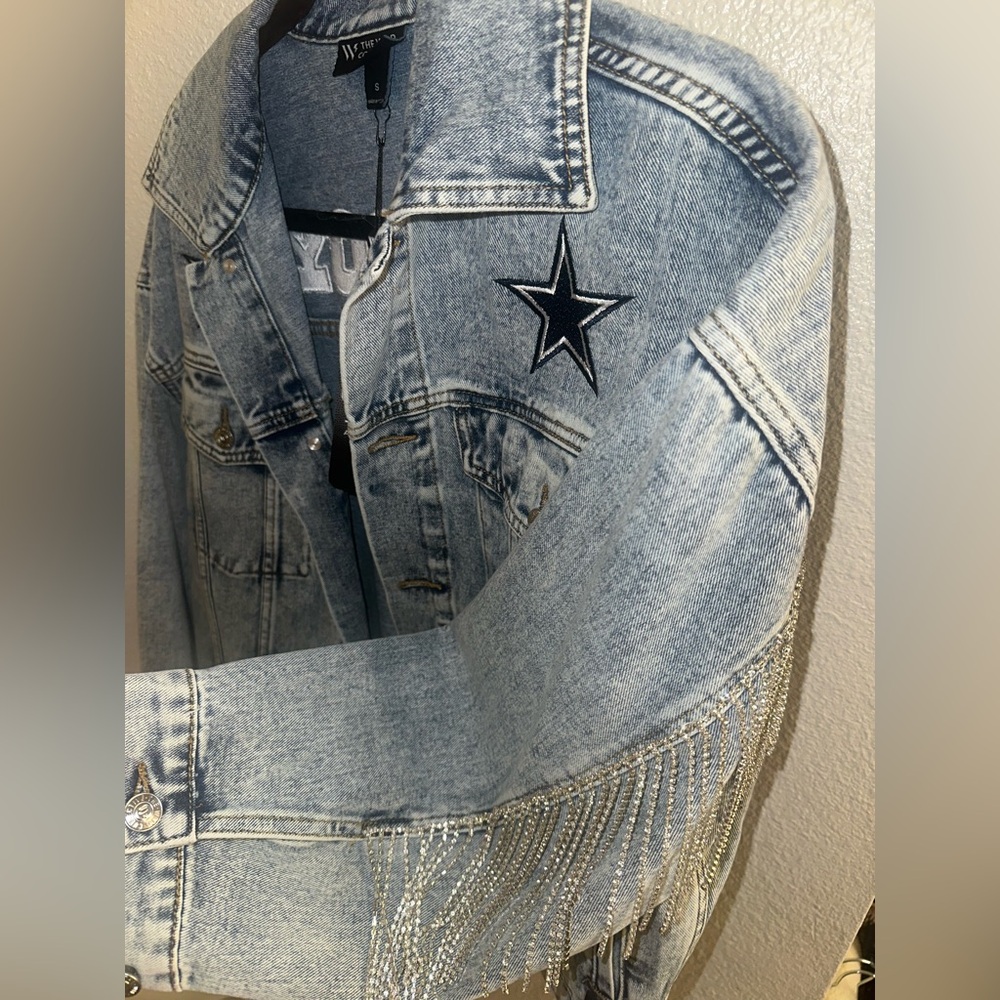 Dallas Cowboy’s Rhinestone Denim Jacket
Women’s S

Brand New✨